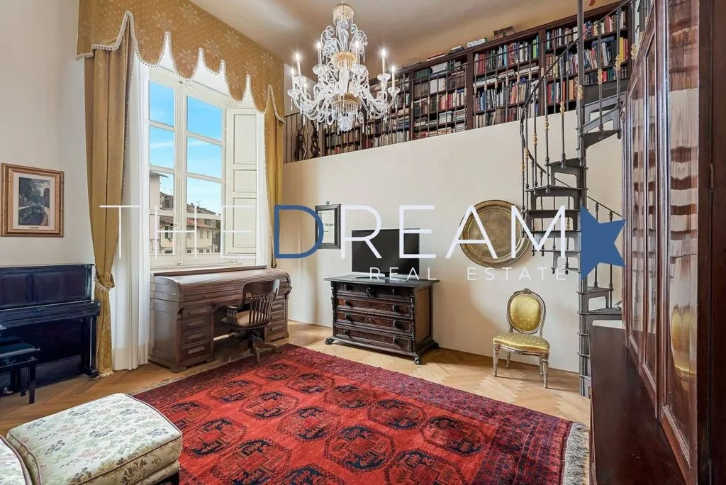 Soggiorno - 5-Bedroom Flat in Historic Building, Lucca