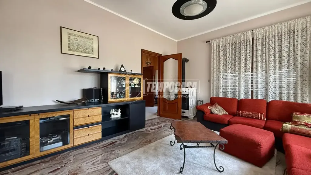 Elutuba - Bifamiliar Villa with Garden in Ciriè