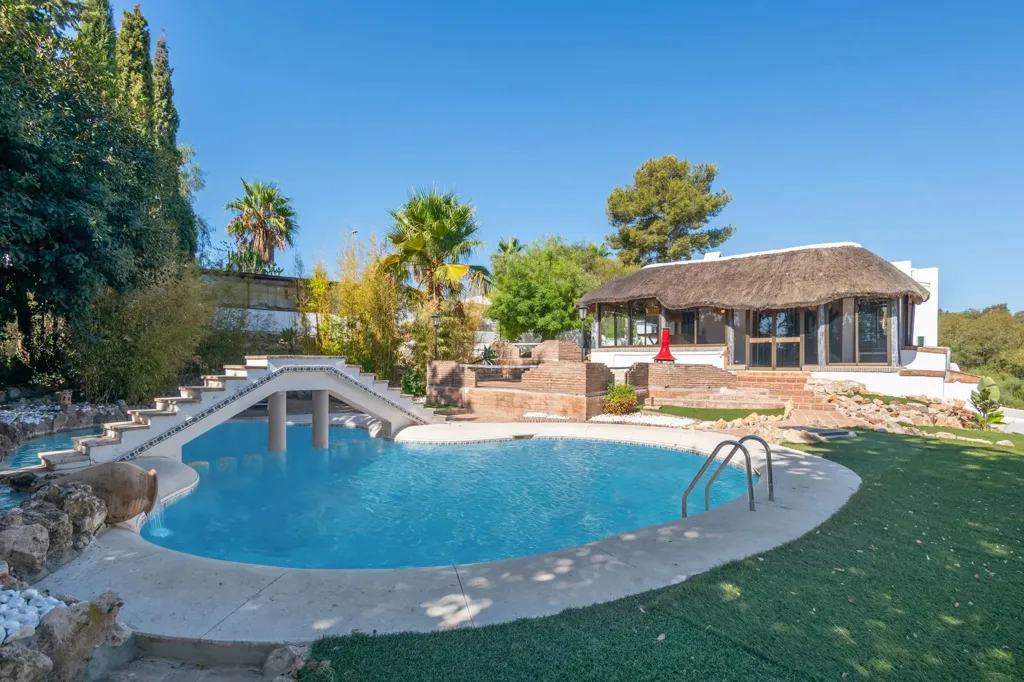 Bassein - 7-Bedroom Villa with Mountain View in Mijas