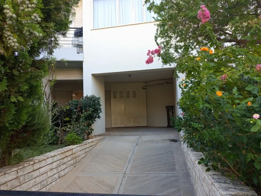 Esterno - Bright Corner Apartment with Balcony in Dafni