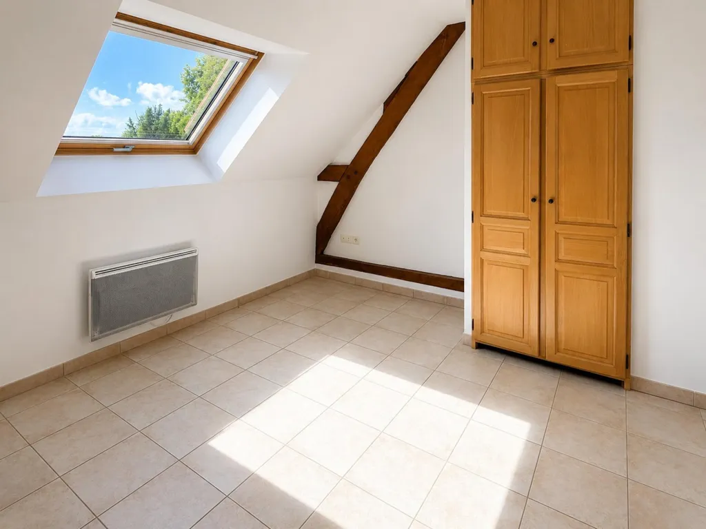 Pièces - Maison Rénovée avec Jardin à Changé