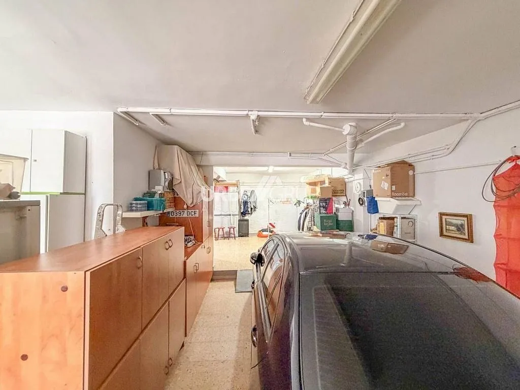 Garage - Luxury House with Pool in Castellbisbal