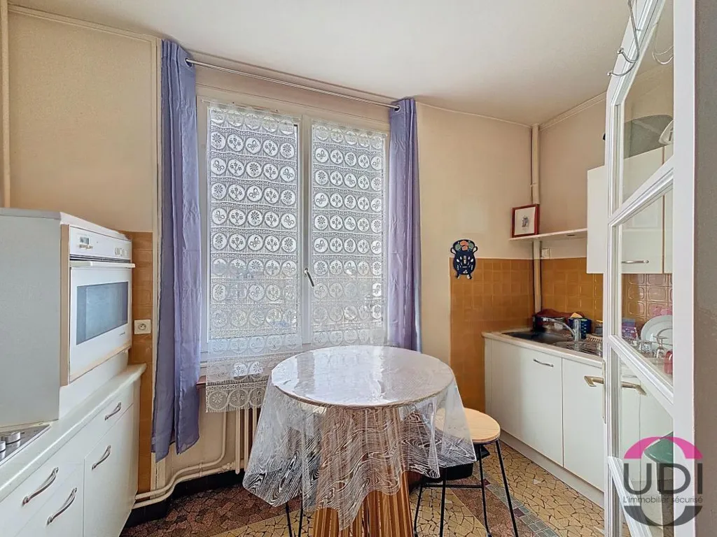 Köök - Flat with Parking in Montluçon Centre