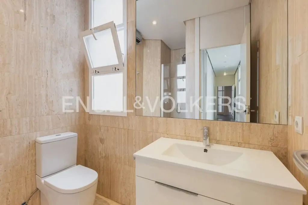 Salles de bain - Apartment with Balconies in Pla del Remei