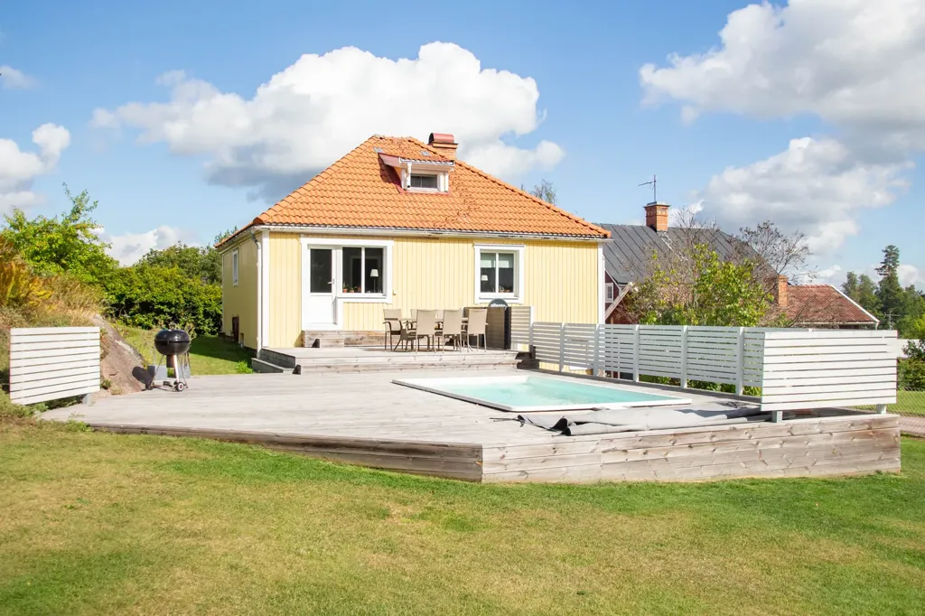 Piscina - 1930s Villa with Pool in Sommen, Jönköping