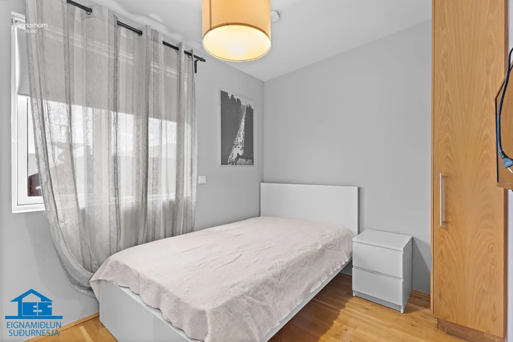 Camere da letto - Five-Bedroom Semi-Detached in Njarðvík