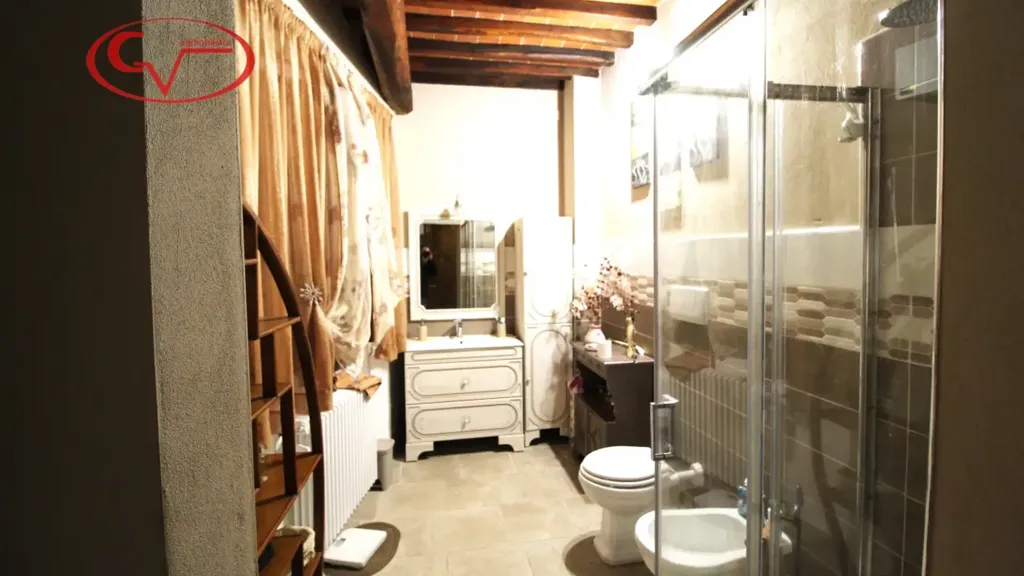 Bagni - Villa indipendente con piscina a Terranuova Bracciolini