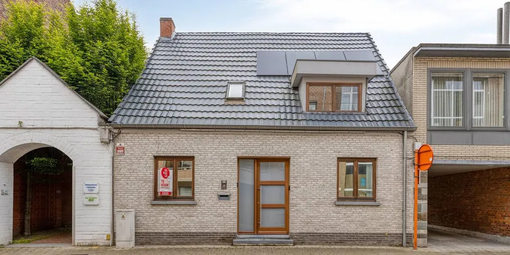 Esterno - Renovated Half-Open House in Izegem