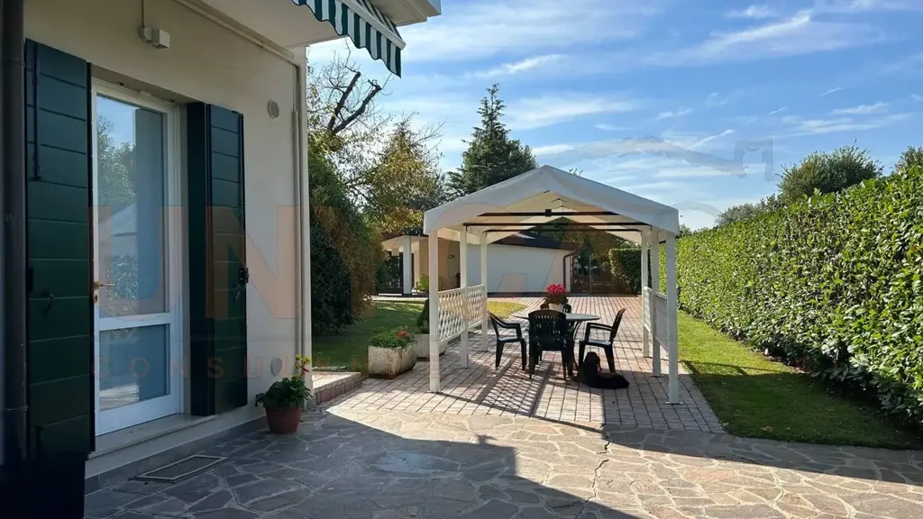 Terrace - Villa with Private Park in Padova