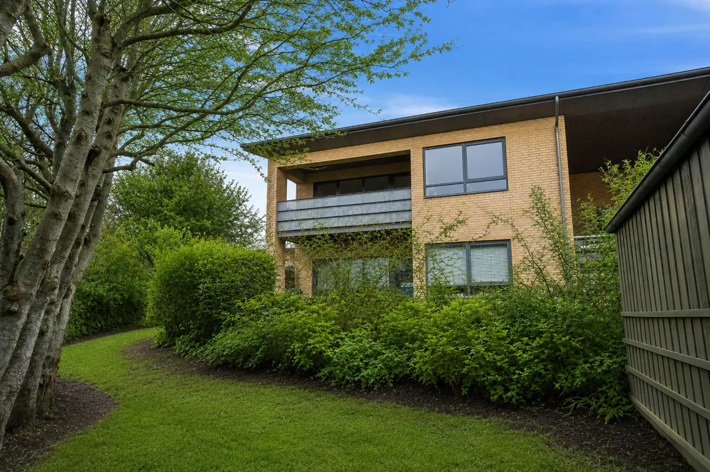 Giardino - 4-Bed Apartment with Balcony in Aalborg Øst