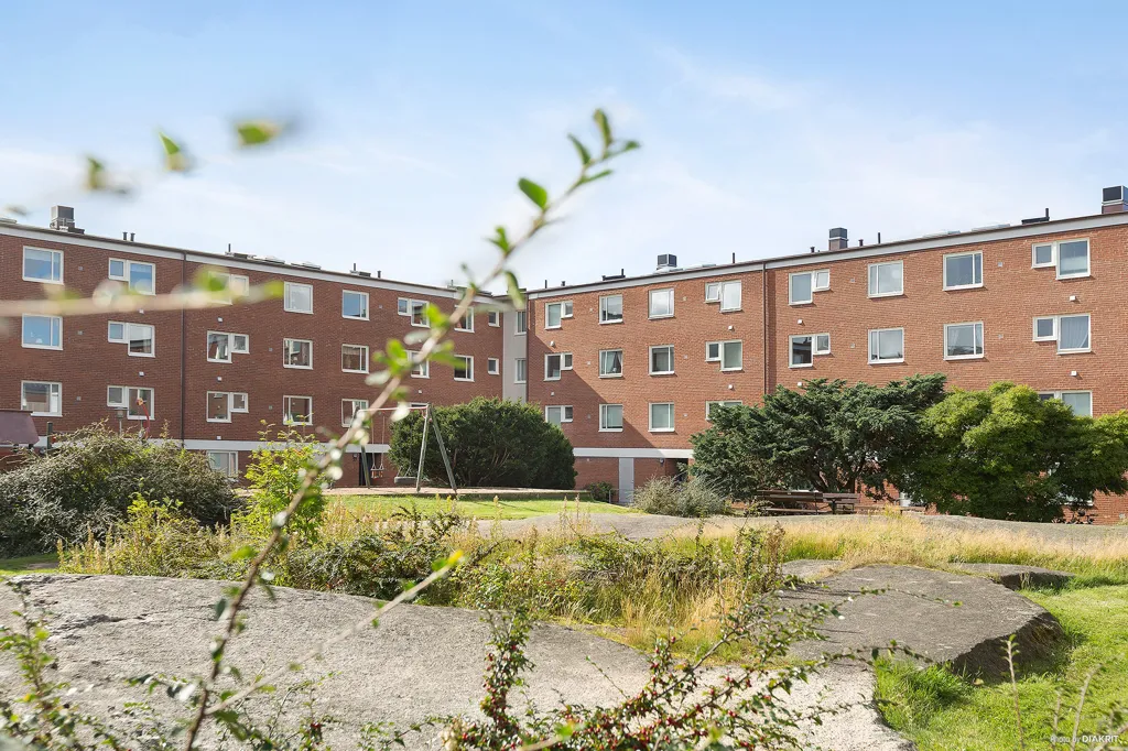 Garden - Well-Planned Two-Bedroom Apartment in Sutteräng