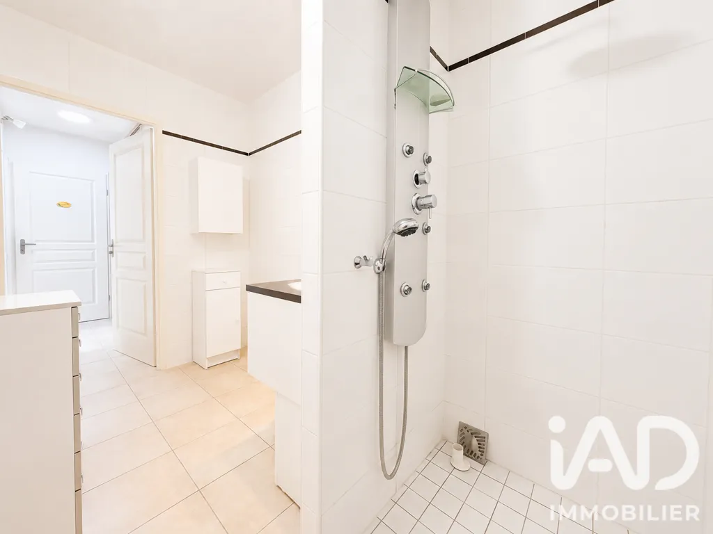 Salles de bain - Appartement T3 avec Piscine dans Résidence Senioriales à Lombez
