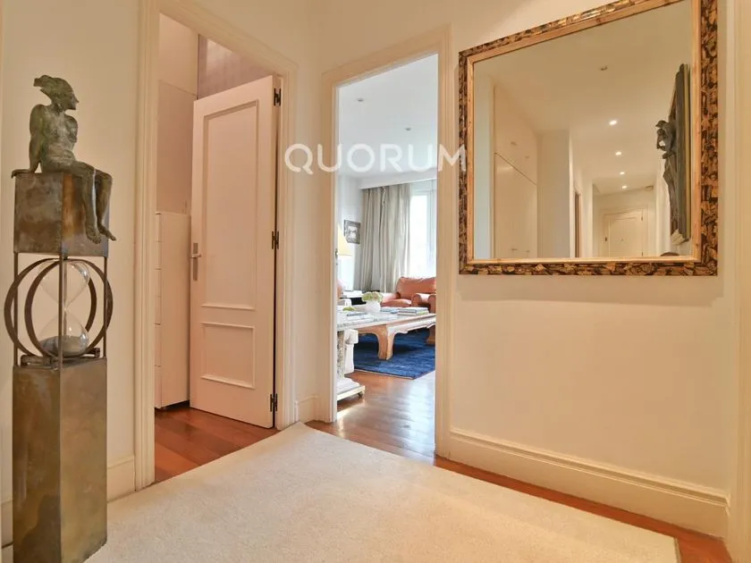 Entrée - Señorial Flat with Park Views in Abando, Bilbao