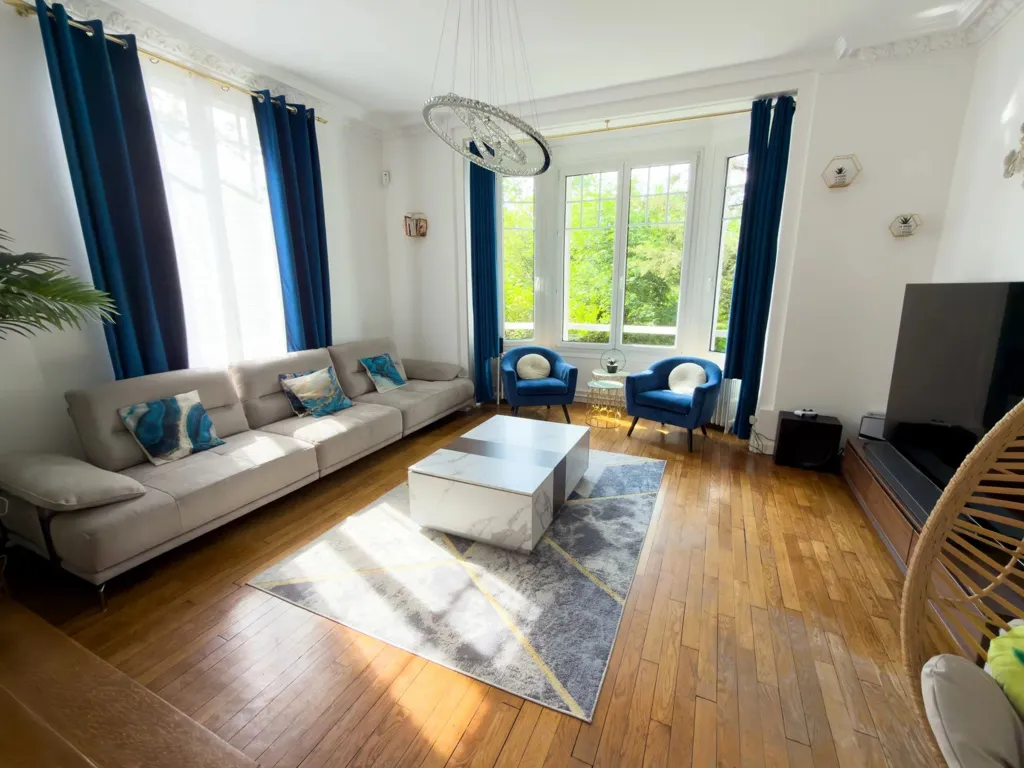 Elutuba - Character House with Garden in Town Centre
