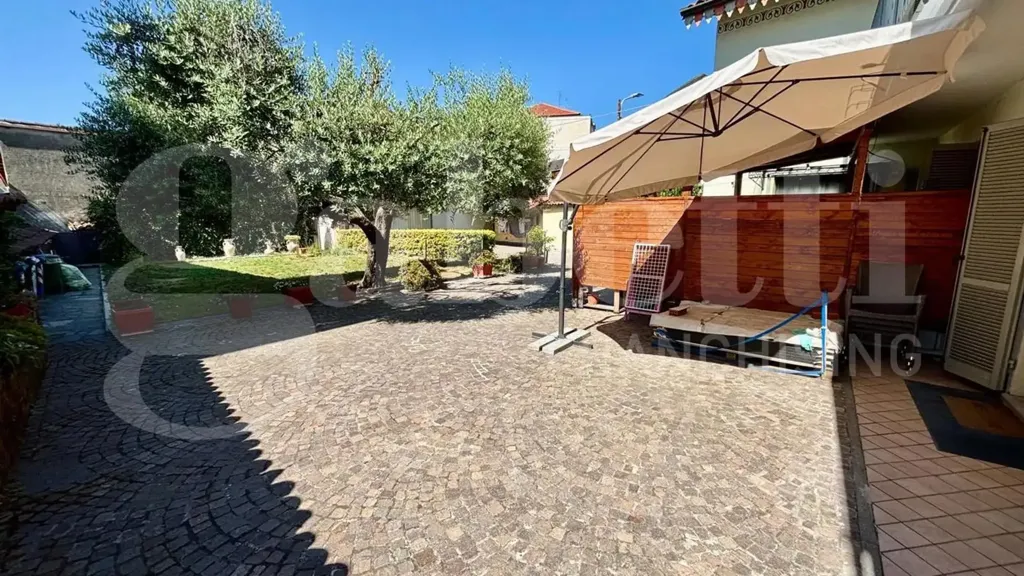 Terrasse - Terraced Villa with Garden in Rivalta di Torino