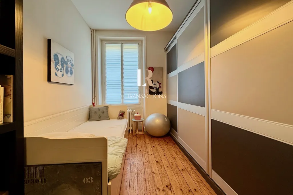 Character House with Jacuzzi in La Rochelle