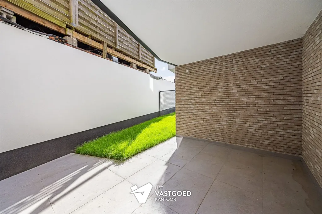 Giardino - Ground Floor Apartment with Terrace in Central Location