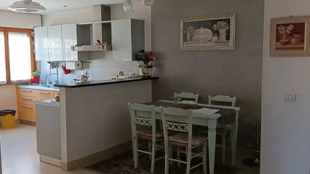 Söögituba - Rear-Facing Apartment with Balcony in Perugia