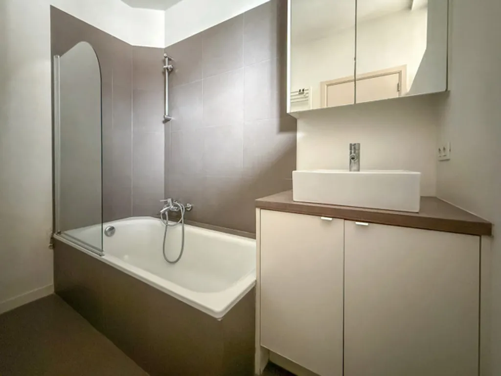 Salles de bain - Appartement Lumineux avec Terrasse à Ixelles