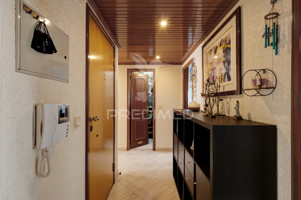 Esik - T2 Apartment with Fireplace in Monte Abraão, Queluz