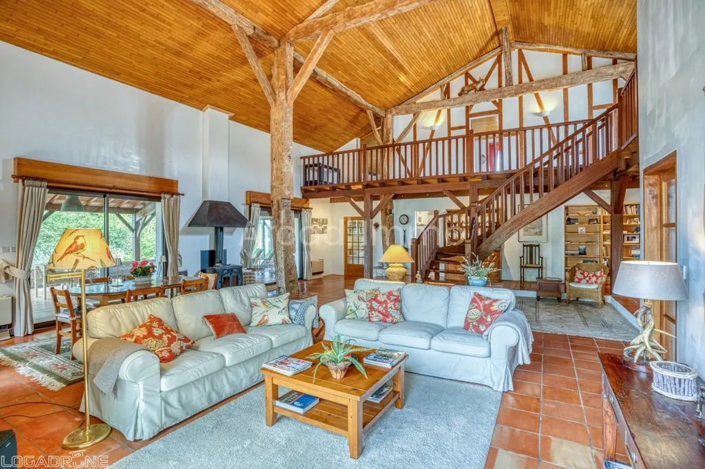 Séjour - Maison avec Piscine et Vue sur la Vallée à Eymet