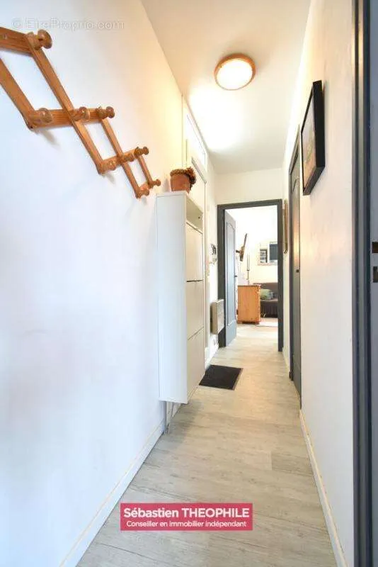 hallway_entrance