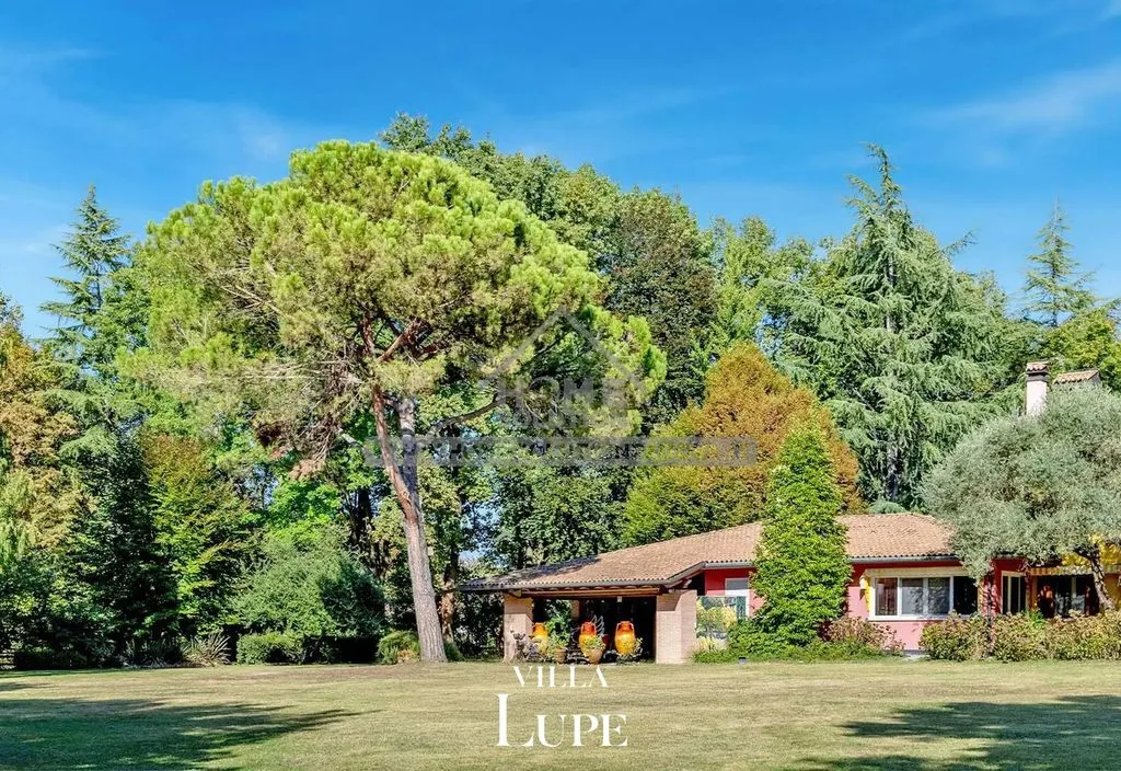 Aed - Luxury Villa with Private Garden in Latium