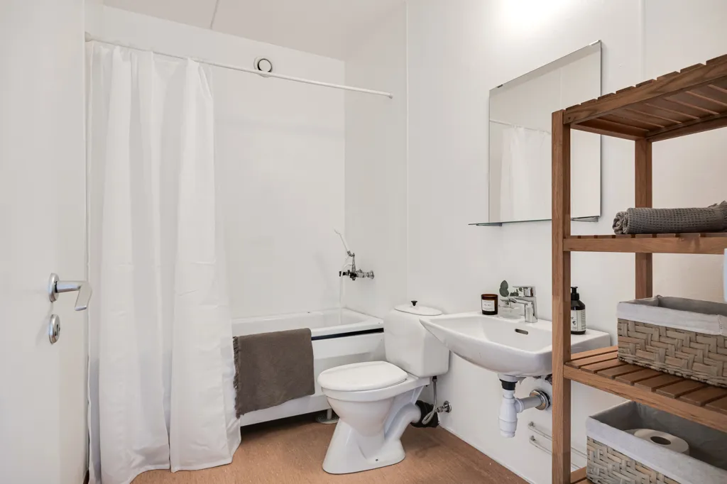 Vannitoad - Spacious Penthouse with Balcony in Lund