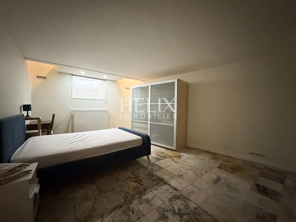 Magamistoad - Duplex Flat with Stone Features in Le Pecq