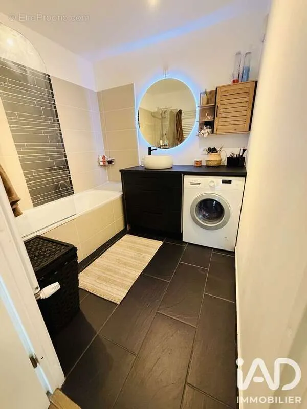 Bagni - 4-Piece Apartment with Terrace in Viry-Chatillon