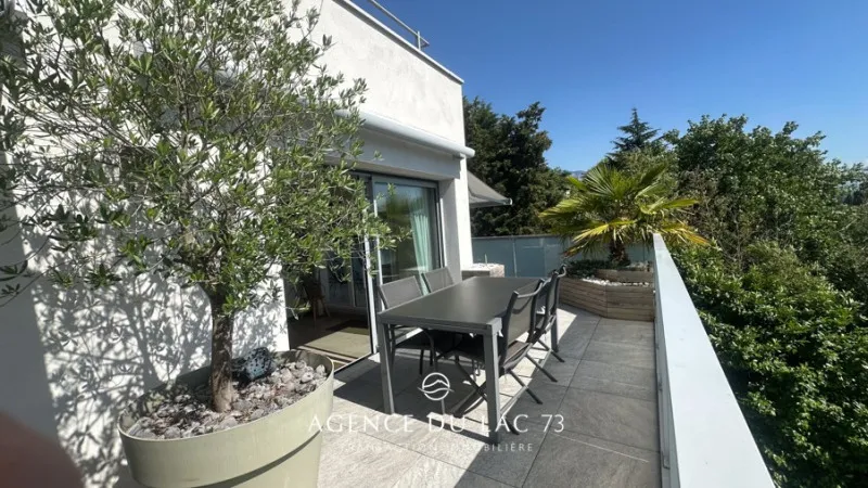 Terrass - Apartment with Lake View in Brison-Saint-Innocent