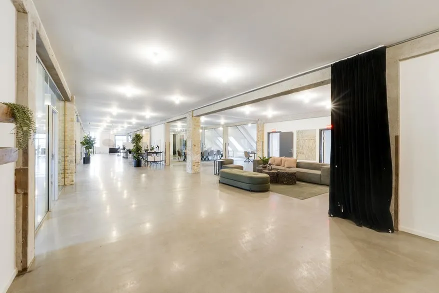 Elutuba - Creative Space with City View in Dynamic District