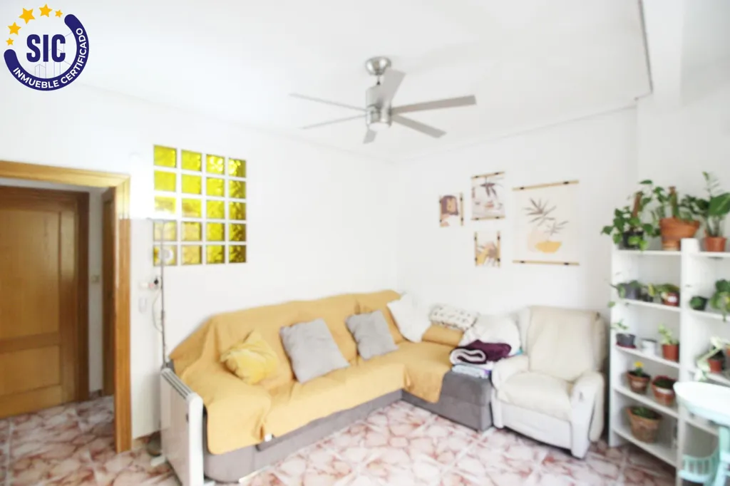 Elutuba - First Floor Flat with Balcony in Benlliure