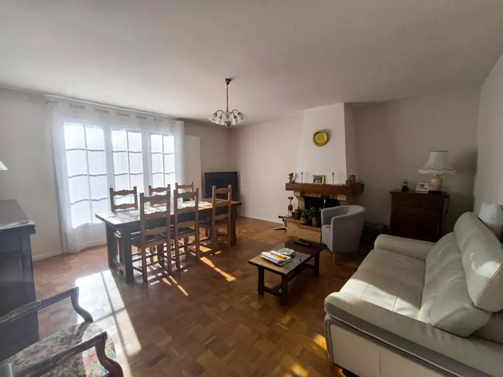 Séjour - Maison avec Terrasse et Garage à Lons