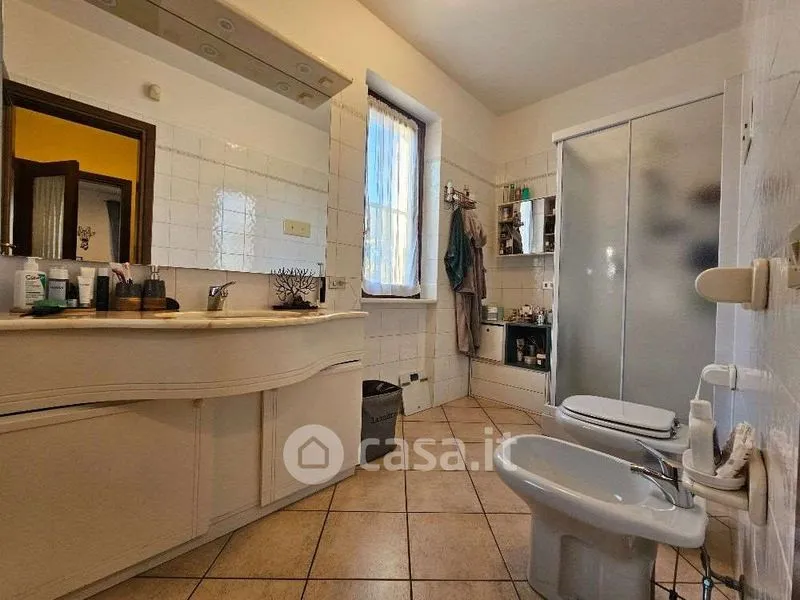 Salles de bain - Semi-detached House with Private Garden in Mozzo Centre
