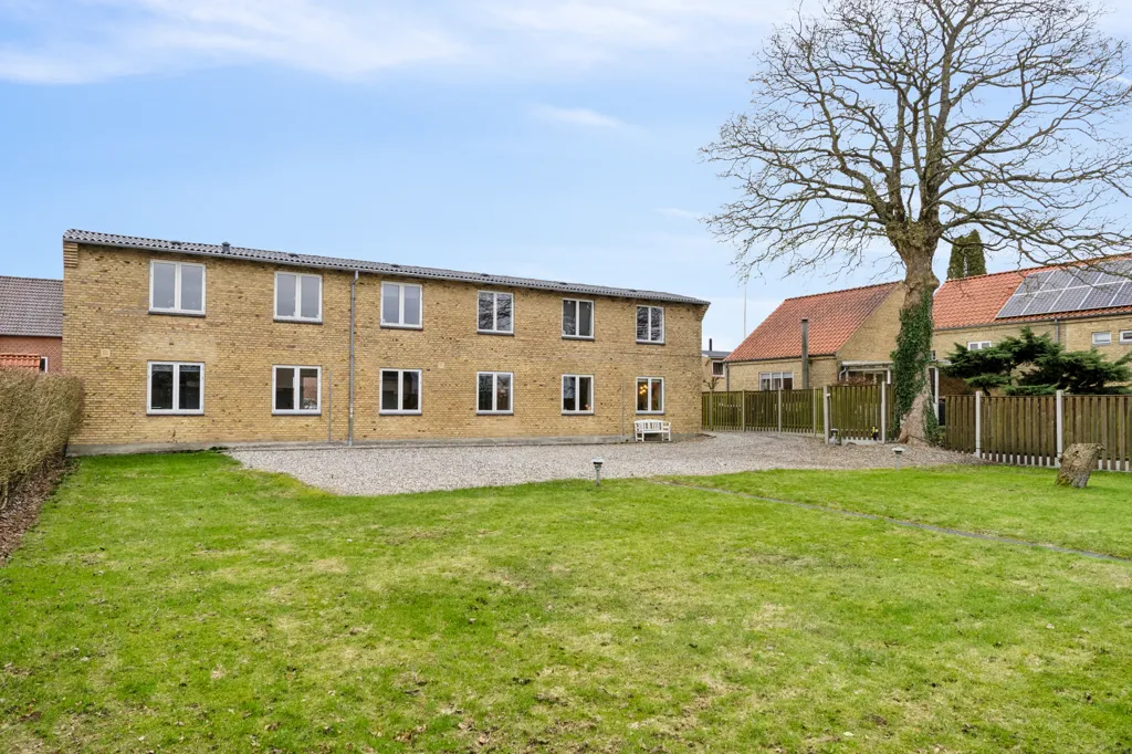 Aed - Modern Flat with Central Herning Location