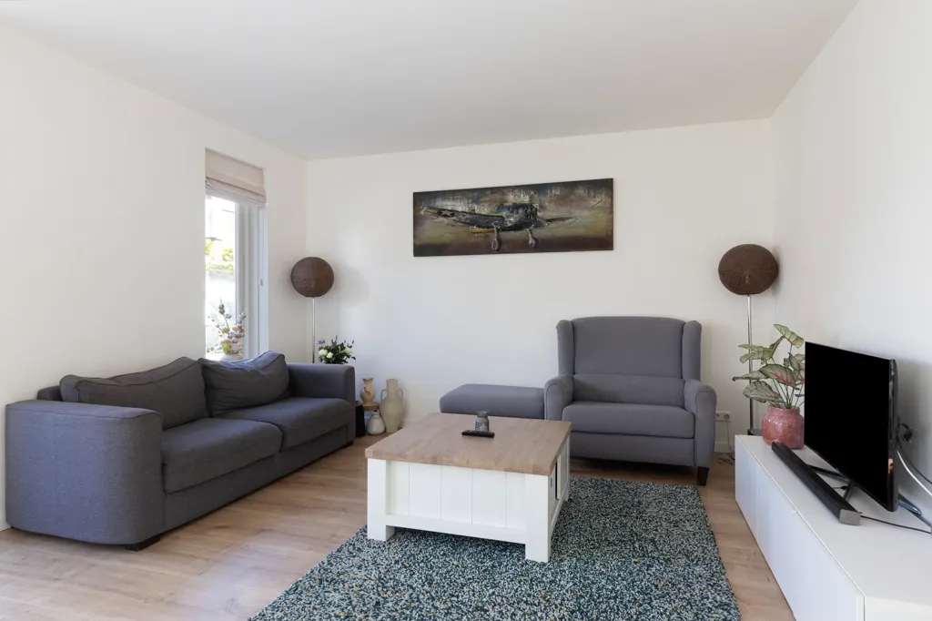 Elutuba - Spacious Villa with Solar Panels in Woubrugge
