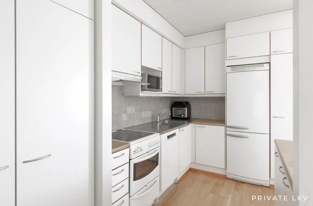 Cuisine - 3-Bedroom Apartment with Balcony in Espoo Tuomarila