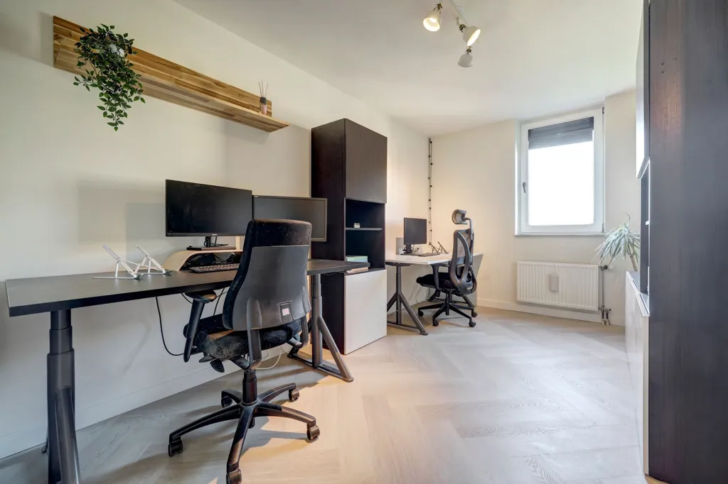 Studio - Modernised 3-Bedroom Apartment with Balcony in Westerpark