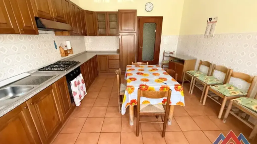 Salle à manger - Three-Bedroom Apartment with Balcony in Sora