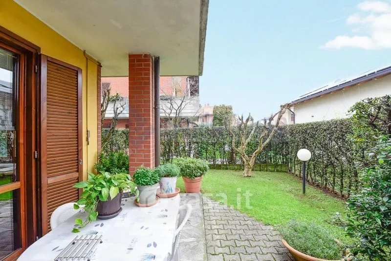Terrazza - Villa with Brickwork in Seregno