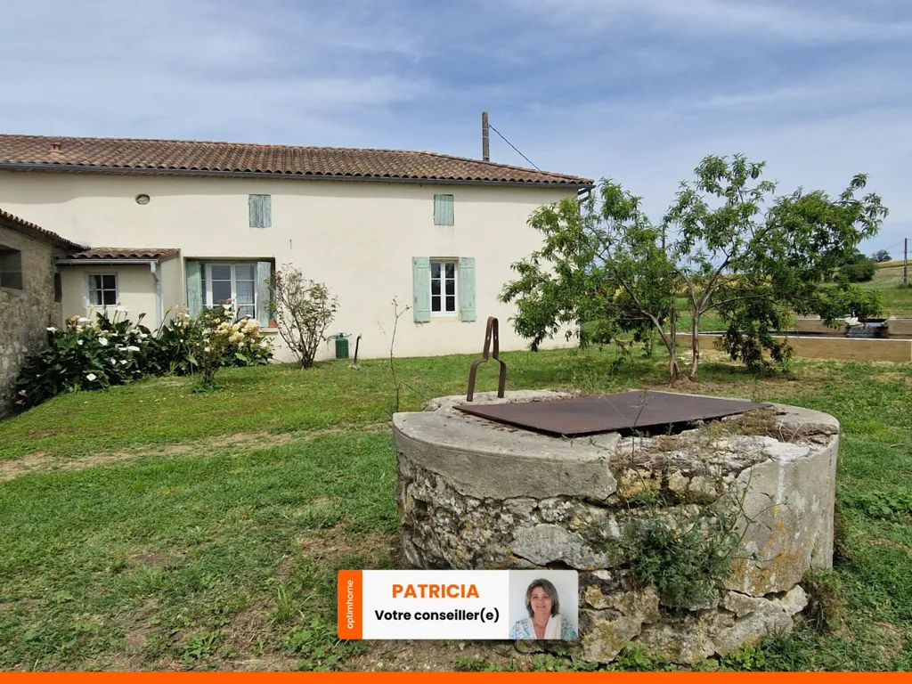 Extérieur - Maison Rustique avec Lac et Terrain à 2 km du Village