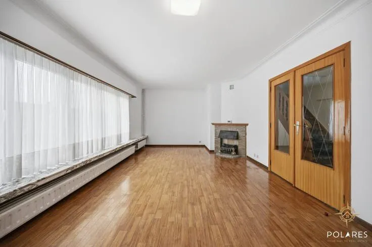 House with Separate Ground Floor Unit in Centre