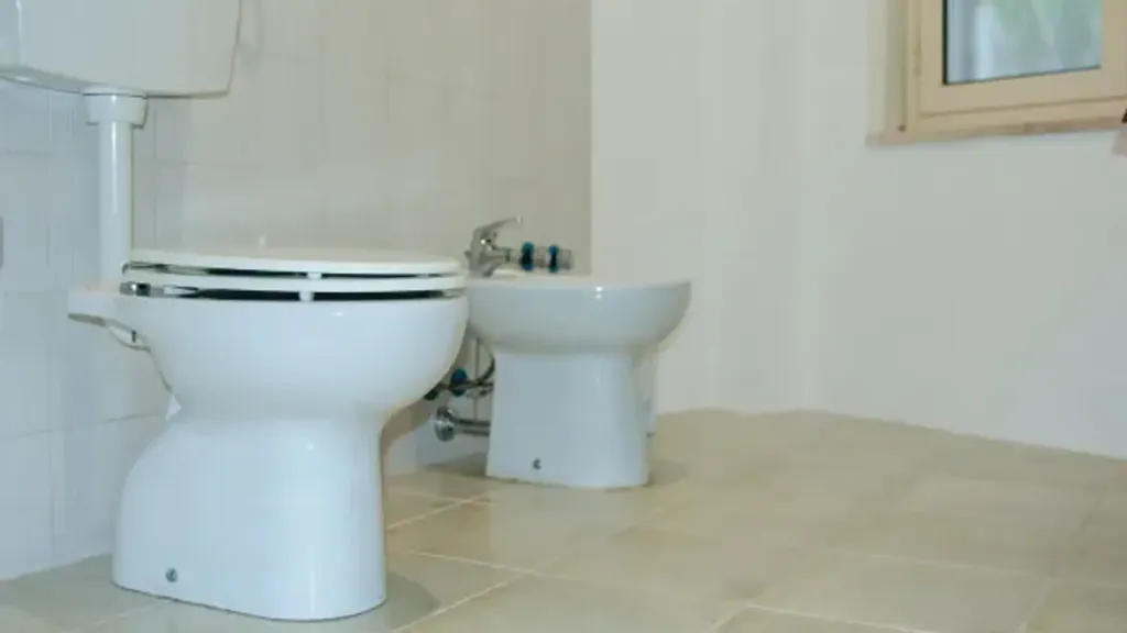 Bathrooms - Modernised Apartment with Balcony in Messina
