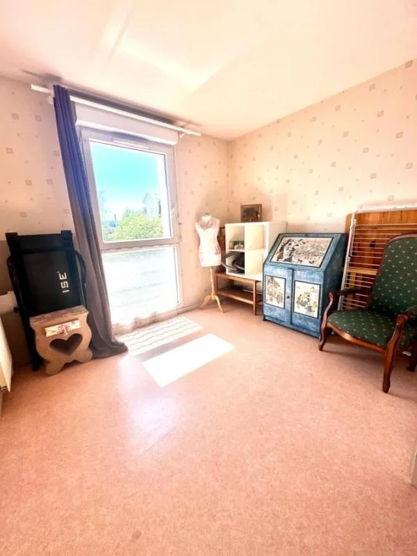 Chambres - Appartement avec Balcon et Ascenseur à Noiseau