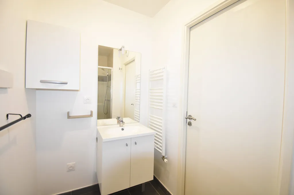Bagni - One-Bedroom Flat with Terrace in Saint Herblain
