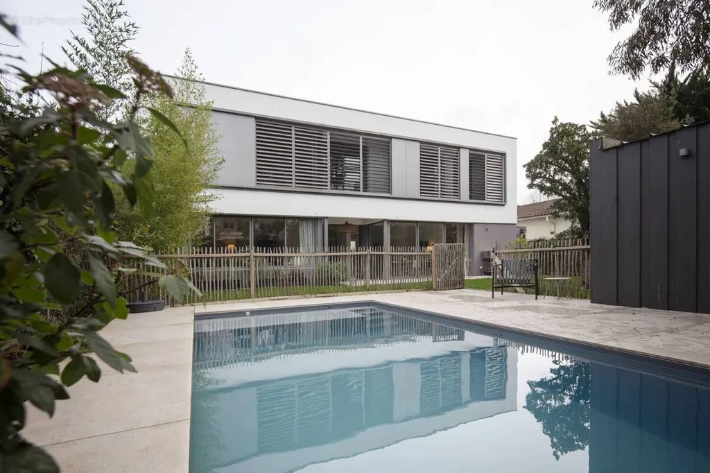 Bassein - Architectural House with Pool in Bordeaux Caudéran