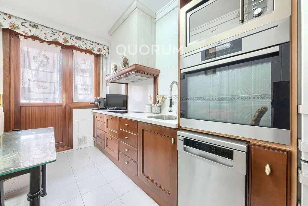 Köök - Spacious Apartment with Balcony in Arrigorriaga