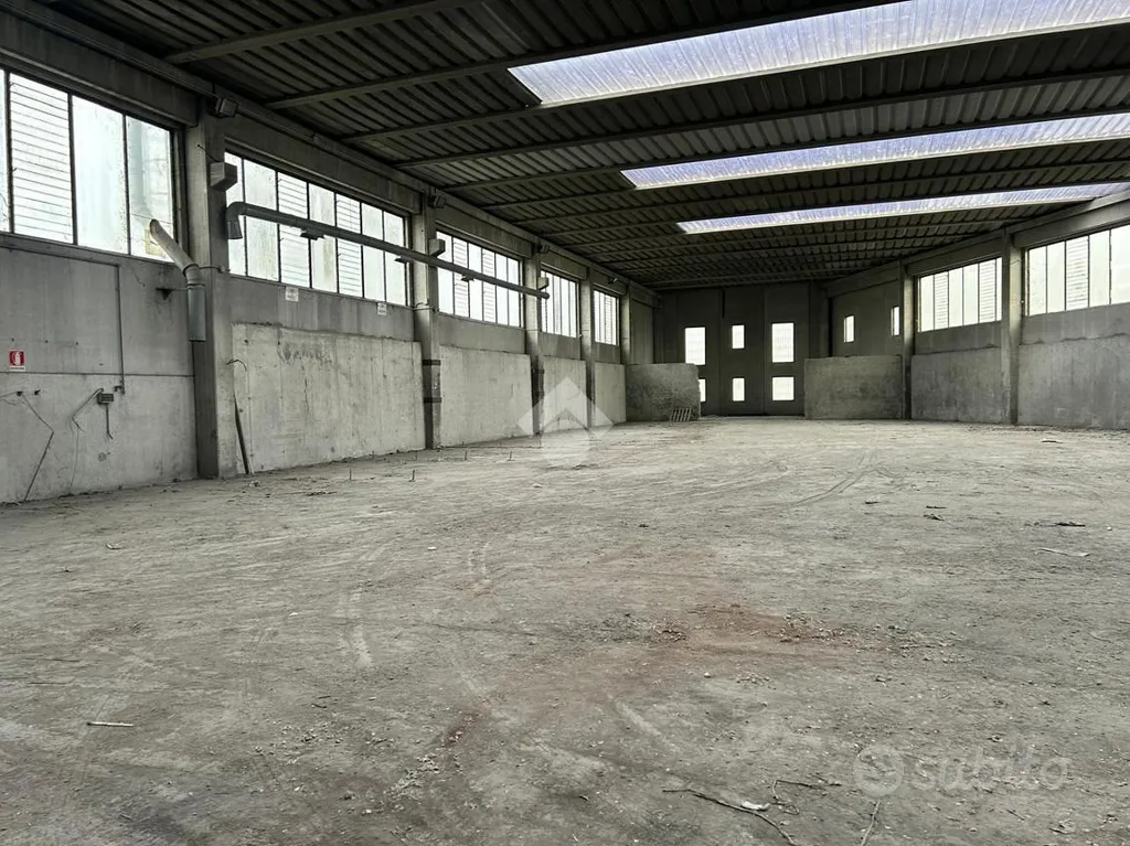 Toad - Industrial Warehouse with 1300 sqm in Cellatica