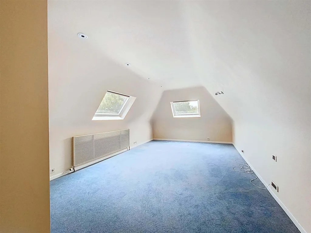 Toad - 6-Bedroom Villa with Pool in Uccle